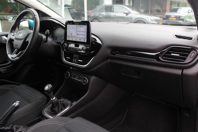 Ford FIESTA 1.0 EcoBoost Titanium / Trekhaak / Camera / Navigatie / 16'' / DAB / Getint glas / Stuur+Stoelverwarming / Cruise Control