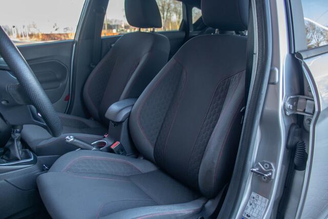 Ford FIESTA 1.0 EcoBoost ST Line, Origineel NL, Navigatie, PDC, Voorruitverwarming, Bluetooth, Climate control, Cruise control.