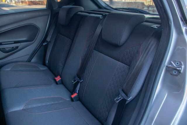 Ford FIESTA 1.0 EcoBoost ST Line, Origineel NL, Navigatie, PDC, Voorruitverwarming, Bluetooth, Climate control, Cruise control.
