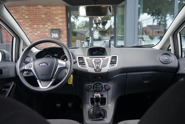 Ford FIESTA 1.25 , Clima, Nieuwe APK, 16''LM, 4-cilinder, Getint glas.