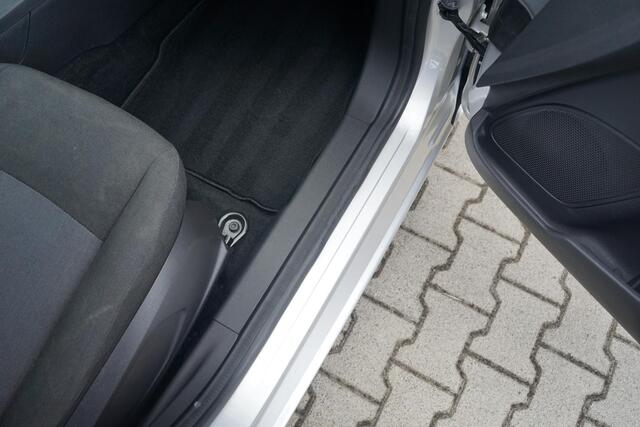 Ford FIESTA 1.25 , Clima, Nieuwe APK, 16''LM, 4-cilinder, Getint glas.