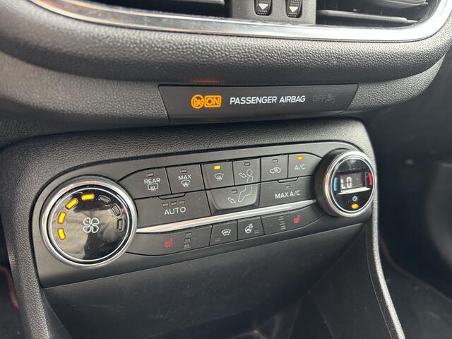 Ford FIESTA 5DRS 1.0 EcoBoost ST-Line All-Seasons / Sport interieur / Carplay