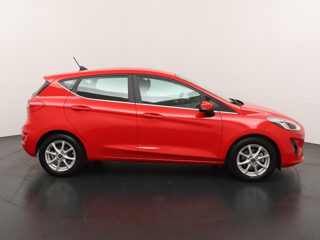 Ford FIESTA EcoBoost Hybrid 125 pk Titanium | Clima | Cruise | Parkeersensoren | Groot scherm | Apple Carplay