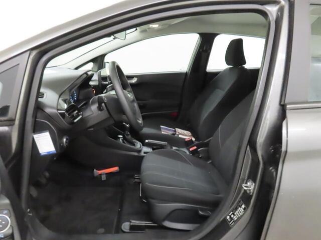 Ford FIESTA 1.1i 85pk Trend Navi Trekhaak Voorruitverwarming Cruise Parkeersesnsoren DAB+ Dealeronderhouden