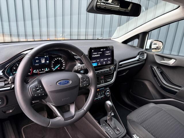 Ford FIESTA 1.0 EcoB. Aut. Titanium | Trekhaak | Stoel & Stuur verw. | Camera | Navi | PDC V&A | Prijs Rijklaar!!