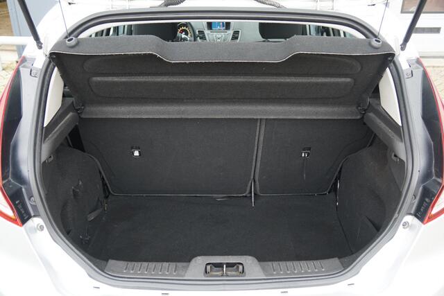 Ford FIESTA 1.0 Style Ultimate + DEALER ONDERHOUDEN / SENSOREN / NAVIGATIE