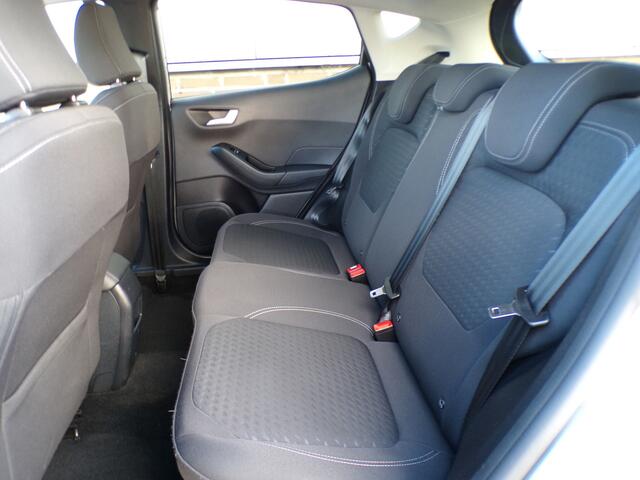 Ford FIESTA 1.0 EcoBoost Titanium, Winter Pack / Carplay + Android Auto / Climate control / LED / Parkeersensoren achter