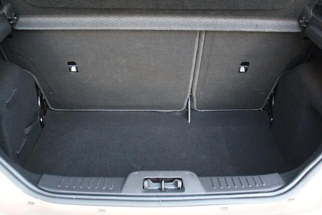 Ford FIESTA 1.0-100pk EcoBoost Titanium. Nette en erg goed onderhouden Ford Fiesta. Airco, navigatie, telefoonvoorb., LM wielen, cruise control, parkeersensoren achter etc.