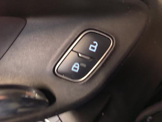 Ford FIESTA 1.1 Trend uit 2018 Rijklaar + 12 maanden Bovag-garantie Henk Jongen Auto's in Helmond, al 50 jaar service zoals 't hoort!