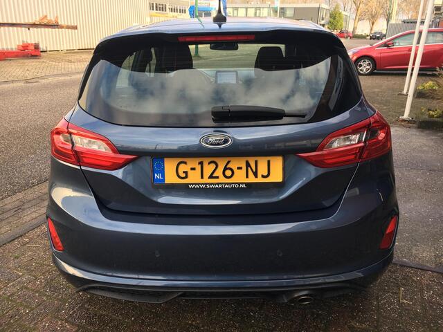 Ford FIESTA 1.0 EcoBoost ST-Line Climate Controle | Cruise Controle | Navigatie | Parkeer sensoren achter | Radio/DAB en Car Apple play | 17 Inch Velgen met all-season banden | ST Achter Spoiler | Voorruit verwarming | NAP | Nederlandse auto |