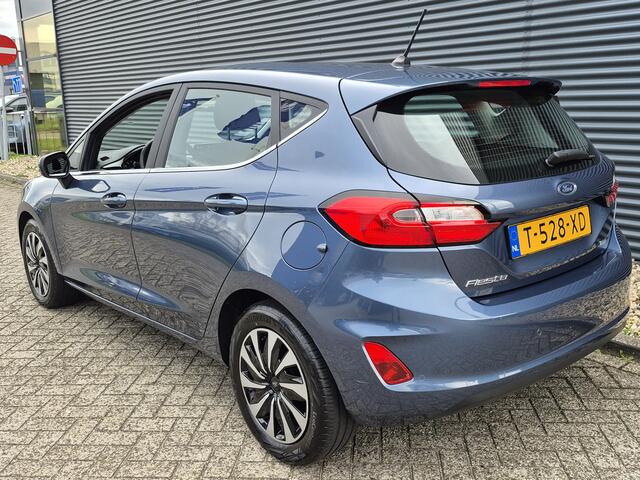 Ford FIESTA 1.0 EcoBoost Hybrid Titanium | Parkeersensoren | Keyless Entry | Stoel en Stuurverwarming | Voorruitverwarming | Navigatie via Apple Carplay of Android Auto |