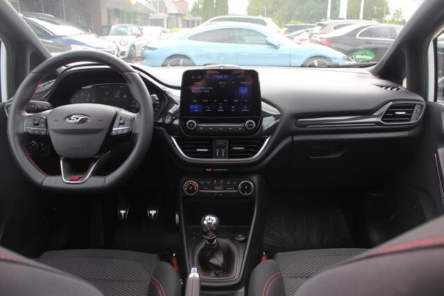 Ford FIESTA 1.0 EcoBoost ST-Line X / Panoramadak / Navigatie / Full LED / 17'' / Keyless / Stuur+stoelverwarming / Parkeerhulp achter / DAB / Cruise Control