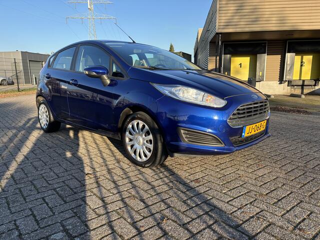 Ford FIESTA 1.0 Style 5 Deurs [ fm navi,airco,audio ]