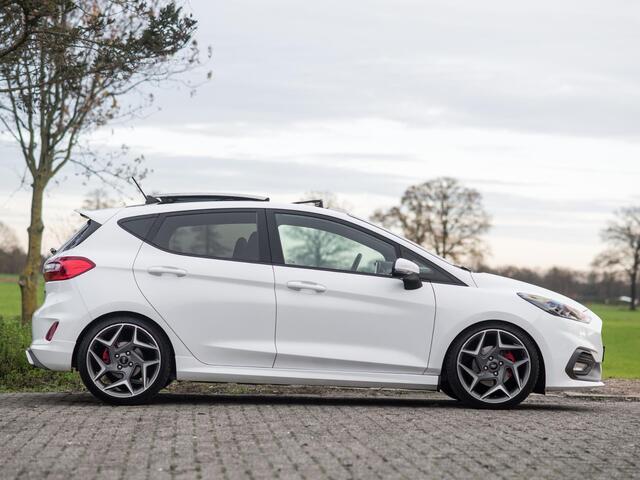 Ford FIESTA 1.5 EcoBoost ST-3 Pano B&O Keyless Winter