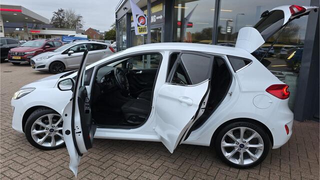Ford FIESTA 1.0 EcoBoost Titanium**Automaat**Navigatie**Elektrische Inklapbaar Spiegels**Achteruitrij Camera**Lichtmetalen velgen** Perfect in Onderhoud** BOVAG Garantie