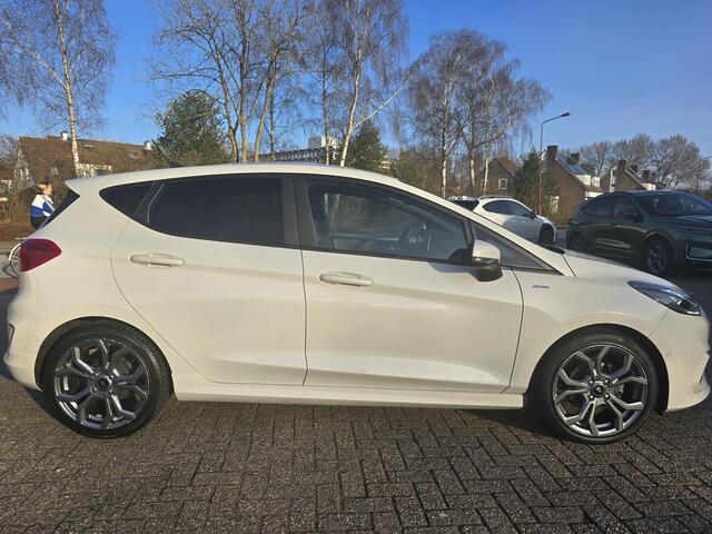 Ford FIESTA 1.0 EcoBoost Hybrid ST-Line X | Adaptive cruise control | Winter Pack | Dodehoeksensoren | Full-LED koplampen | Achteruitrijcamera | Draadloze telefoonlader | Privacy glass