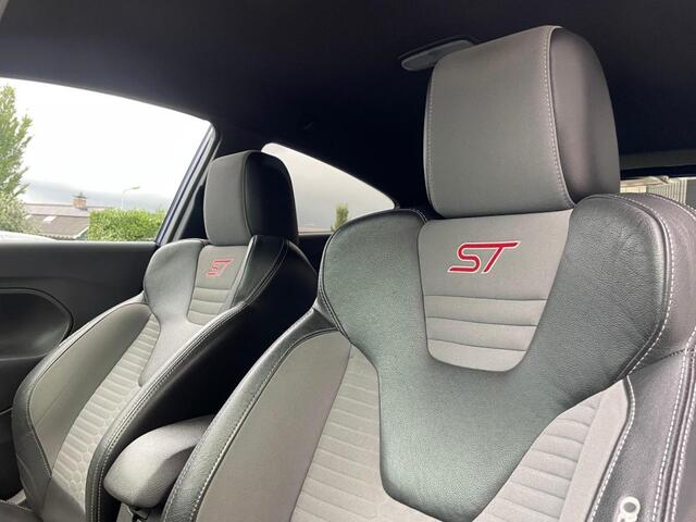 Ford FIESTA 1.6 ST2 182pk, Miltek, Winterpack, Coating, Dab+, Keyless, Recaro, erg mooi!