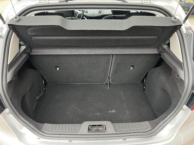 Ford FIESTA 1.0 Style Essential Zeer nette Nederlandse auto, incl. boekjes! Navigatie, Start/Stop systeem, airconditioning, centrale deurvergrendeling met afst.bediening, elektrische ramen