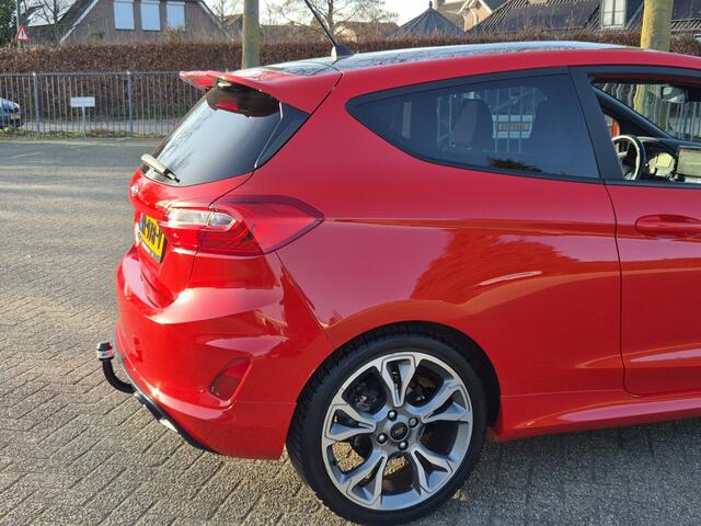 Ford FIESTA 1.0 EcoBoost ST-Line Sport / Navi / Cruise Control / Trekhaak / 18 Inch sport velgen / Parkeersensoren