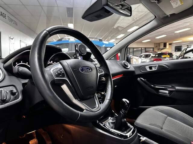 Ford FIESTA 1.0 EcoBoost Titanium /Navi /Climat /Cruise /Elek. pakket /Bluetooth /16"LMV /LED Dagrijverl. /Extra getint glas /PDC V+A /Mistlampen /Isofix /Armsteun.