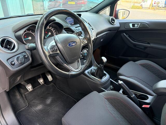 Ford FIESTA 1.0 EcoBoost ST Line | Parkeer sensoren | Airco | Climate |