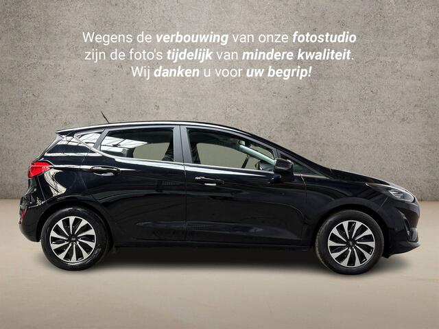 Ford FIESTA 1.0 EcoBoost Titanium (APPLE CARPLAY, GROOT NAVI, CLIMATE, PARKEERSENSOREN, SPORTSTOELEN, GETINT GLAS, CRUISE, NIEUWE APK, NIEUWSTAAT)