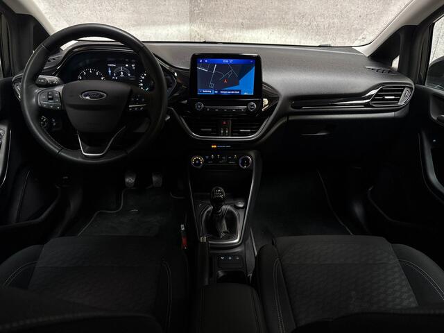 Ford FIESTA 1.0 EcoBoost Titanium (APPLE CARPLAY, GROOT NAVI, CLIMATE, PARKEERSENSOREN, SPORTSTOELEN, GETINT GLAS, CRUISE, NIEUWE APK, NIEUWSTAAT)