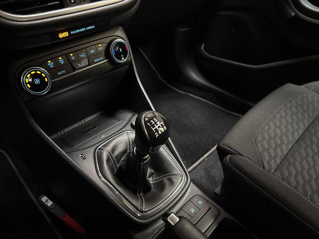 Ford FIESTA 1.0 EcoBoost Titanium (APPLE CARPLAY, GROOT NAVI, CLIMATE, PARKEERSENSOREN, SPORTSTOELEN, GETINT GLAS, CRUISE, NIEUWE APK, NIEUWSTAAT)