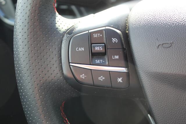 Ford FIESTA 1.0-125pk EcoBoost Mild-Hybrid ST-Line. Luxe, sportieve en goed onderhouden Fiesta ! Autm. airco, Cruise control, Lane assist, 17" Lmv, Parkeersensoren Achter, Metallic lak, Navigatie by Apple/Android, LED verlichting etc.