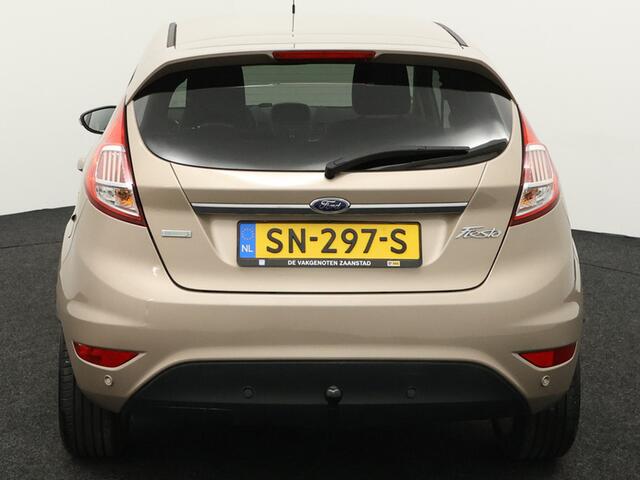 Ford FIESTA 1.0 EcoBoost Titanium Trekhaak, Bluetooth, Cruise control, Parkeersensor achter, Regensensor, Verwarmd voorruit, Lichtmetalen velgen 16, Ontdek deze sportieve en betrouwbare Ford Fiesta 1.0 EcoBoost Titanium uit 2017 met handgeschakelde transmissie. Dankz