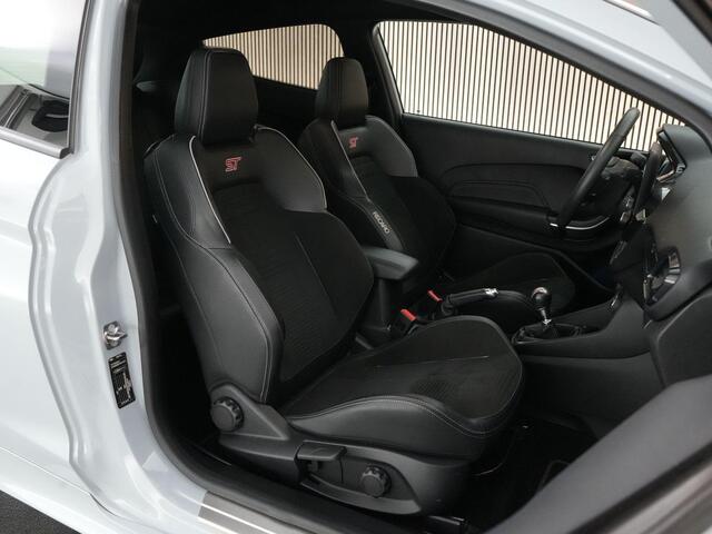 Ford FIESTA ST-3 1.5 200pk |perfect onderhouden|B&O|Apple Carplay|winterpack|LED-koplampen|cruise control|parkeer sensoren|