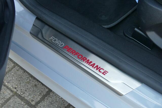 Ford FIESTA 1.5 EcoBoost ST-3 | VERWARMDE VOORRUIT | RIJKLAARPRIJS |