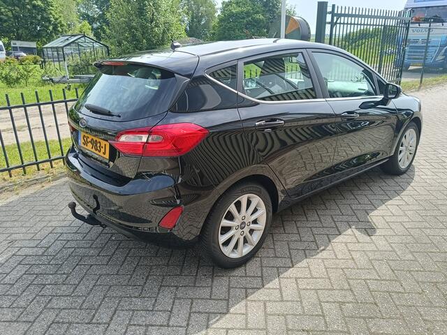 Ford FIESTA 1.0 EcoBoost Titanium | Airco | Cruise controle | Trekhaak | LM velgen |