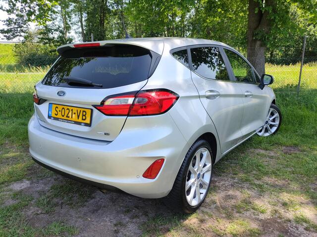Ford FIESTA 1.0 EB 125PK Hybrid Titanium AUTOMAAT | WINTERPACK | CARPLAY NAVI | SENSOREN ACHTER |