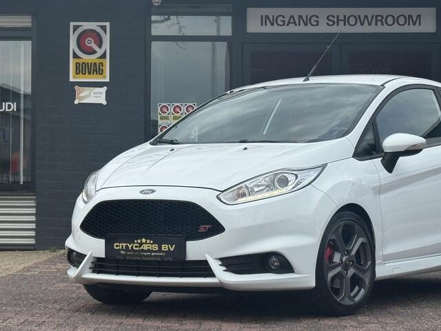 Ford FIESTA 1.6 ST2 182 pk navi climate ctr Recaro stoelen PDC a half leder dagrijverlichting led