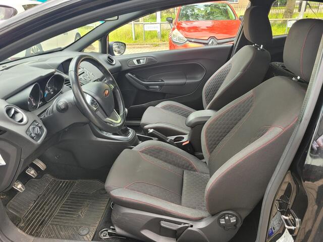 Ford FIESTA 1.0 EcoBoost ST Line | Historie | Winterset | Navigatie | Parkeersensoren Achter | Voorruitverwarming