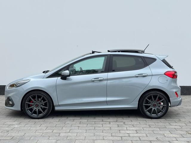 Ford FIESTA 1.5 EcoBoost ST-3 Performance Pack | Panorama dak | Winter Pack | 18-inch Performance Velgen | B&O | Origineel NL |