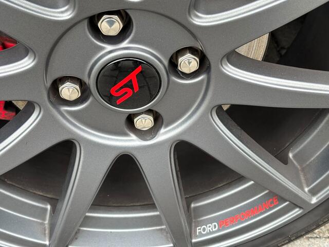 Ford FIESTA 1.5 EcoBoost ST-3 Performance Pack | Panorama dak | Winter Pack | 18-inch Performance Velgen | B&O | Origineel NL |