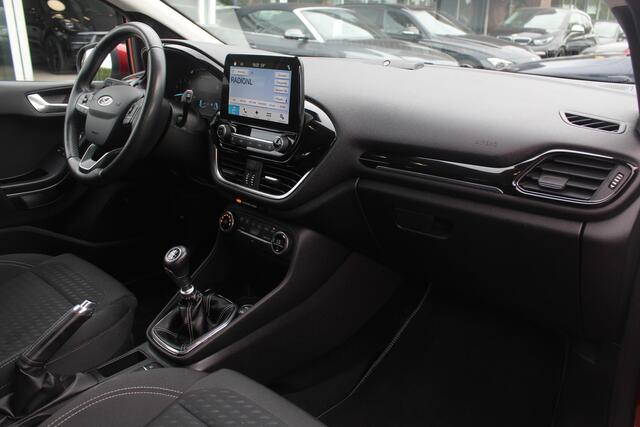 Ford FIESTA 1.0 EcoBoost Titanium / Trekhaak / Camera / Navigatie / 16'' / B&O / DAB / Stoel+Stuurverwarming / Cruise Control Adaptief