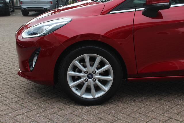 Ford FIESTA 1.0 EcoBoost Titanium / Trekhaak / Camera / Navigatie / 16'' / B&O / DAB / Stoel+Stuurverwarming / Cruise Control Adaptief