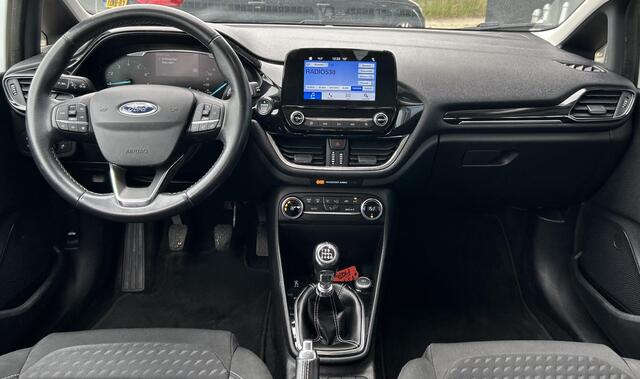 Ford FIESTA 1.0 EcoBoost Titanium 101PK | Nieuw Model | NL AUTO | Volledige Onderhoudshistorie | Cruise Control | Climate Control | Apple Carplay | Android Auto | Navigatie via Carplay | Armsteun | Lichtmetalen Velgen |