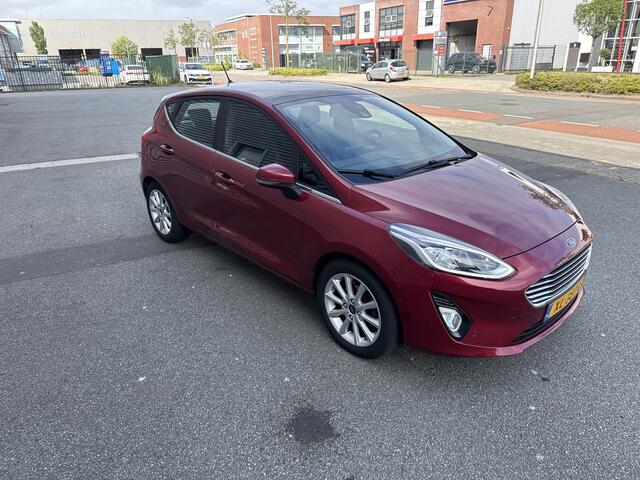 Ford FIESTA 1.0 EcoBoost Titanium | 2E EIGENAAR | 3/6 OF 12 MND GARANTIE | CAMERA | PANO DAK | TREKHAAK | CARPLAY |