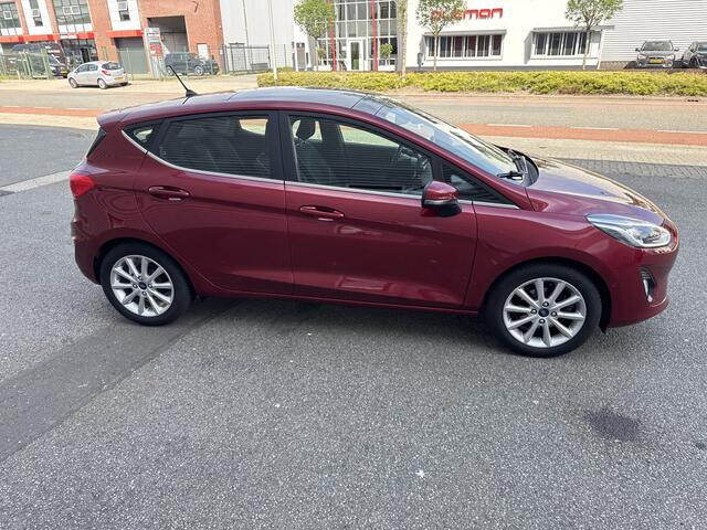 Ford FIESTA 1.0 EcoBoost Titanium | 2E EIGENAAR | 3/6 OF 12 MND GARANTIE | CAMERA | PANO DAK | TREKHAAK | CARPLAY |
