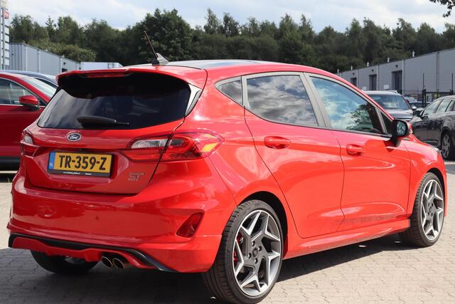 Ford FIESTA 1.5 EcoBoost ST-3 | NL Auto | Achteruitrijcamera | elektrische ramen | stoelverwarming voorin | airco |