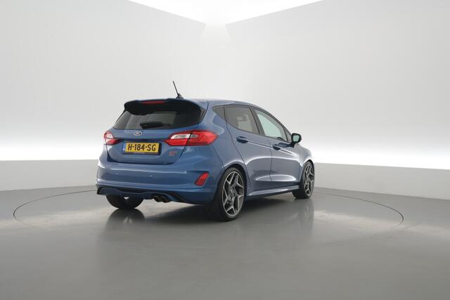 Ford FIESTA 1.5 EcoBoost ST-3 200PK | Rijklaar! | Recaro Sportstoelen | Camera+PDC | Winterpakket | B&O Audio | NAV+App.Connect | Cruise | DAB | 18'' | Keyless | LED | V