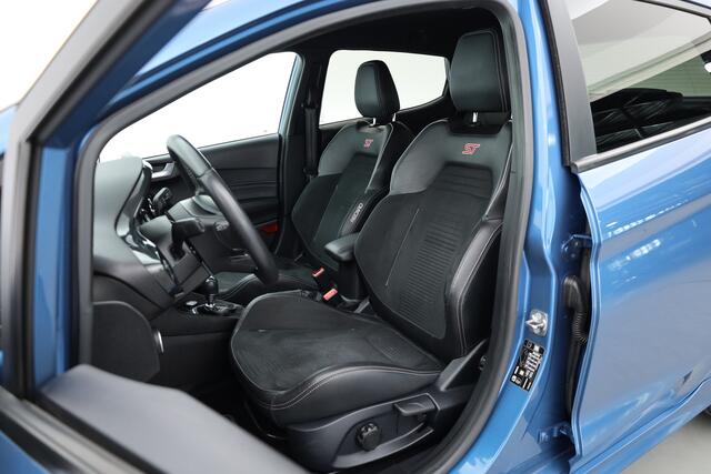 Ford FIESTA 1.5 EcoBoost ST-3 200PK | Rijklaar! | Recaro Sportstoelen | Camera+PDC | Winterpakket | B&O Audio | NAV+App.Connect | Cruise | DAB | 18'' | Keyless | LED | V