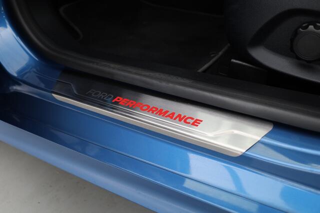 Ford FIESTA 1.5 EcoBoost ST-3 200PK | Rijklaar! | Recaro Sportstoelen | Camera+PDC | Winterpakket | B&O Audio | NAV+App.Connect | Cruise | DAB | 18'' | Keyless | LED | V