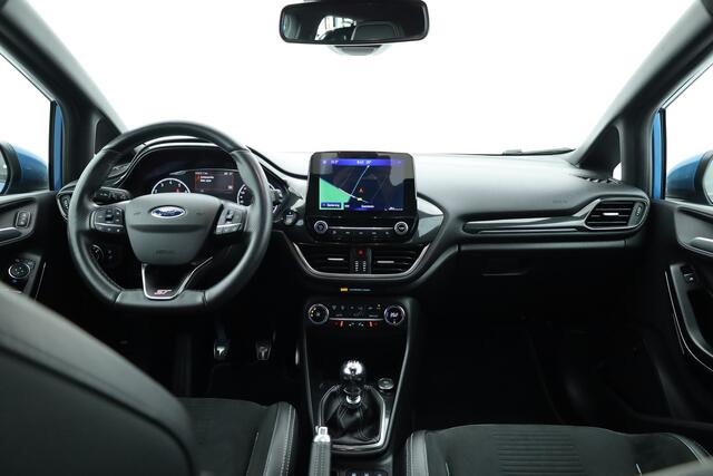 Ford FIESTA 1.5 EcoBoost ST-3 200PK | Rijklaar! | Recaro Sportstoelen | Camera+PDC | Winterpakket | B&O Audio | NAV+App.Connect | Cruise | DAB | 18'' | Keyless | LED | V