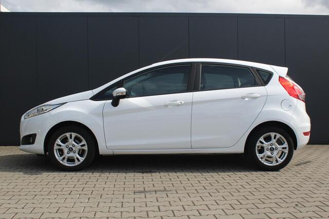 Ford FIESTA 1.0 Style Ultimate | Incl. 12 maanden garantie | Dealer onderhouden | Cruise control | Parkeersensoren | Airco | Verwamde voorruit | Bluetooth | Navigatie