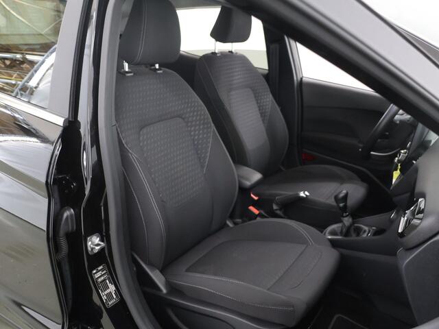 Ford FIESTA 1.0 EcoBoost Titanium 95pk | Winterpakket | Navigatie | Trekhaak | Parkeersensoren voor en achter |